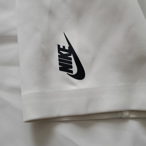 Nike outwear top - Picture 2 of 3